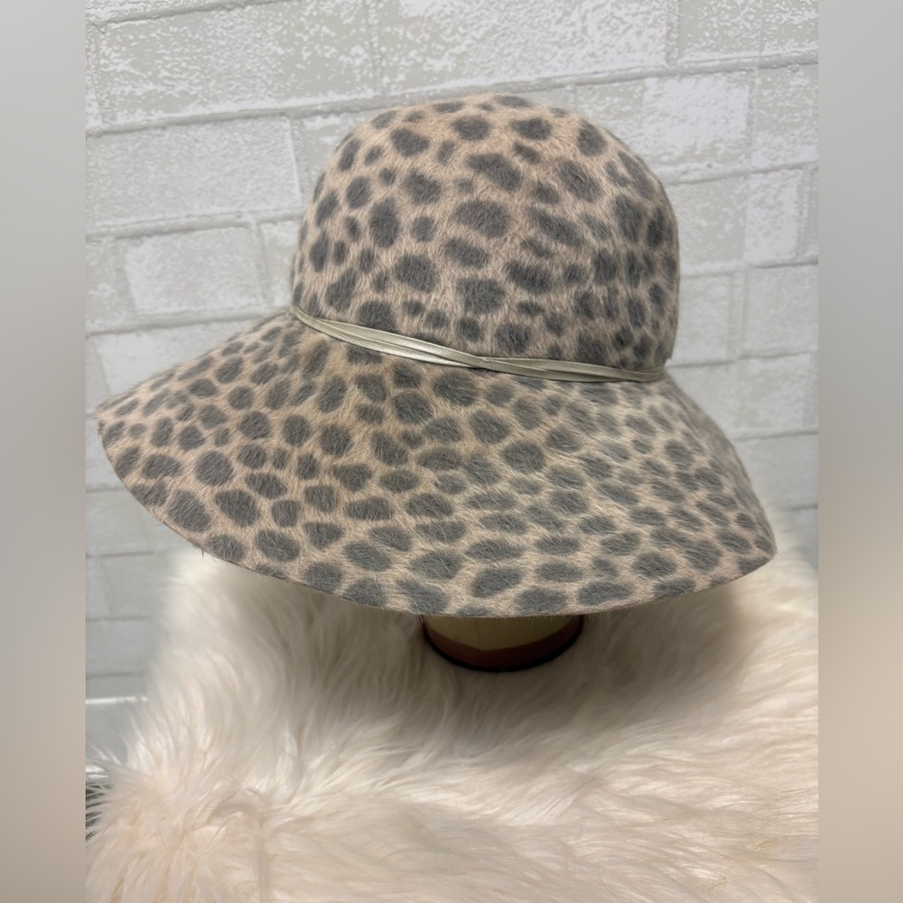 Eric Javits New York Tan/Gray Leopard Hat